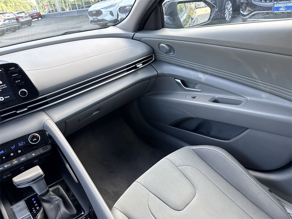 2022 Hyundai Elantra SEL Convenience photo 15