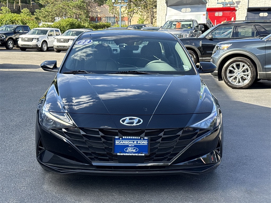 2022 Hyundai Elantra SEL Convenience photo 2