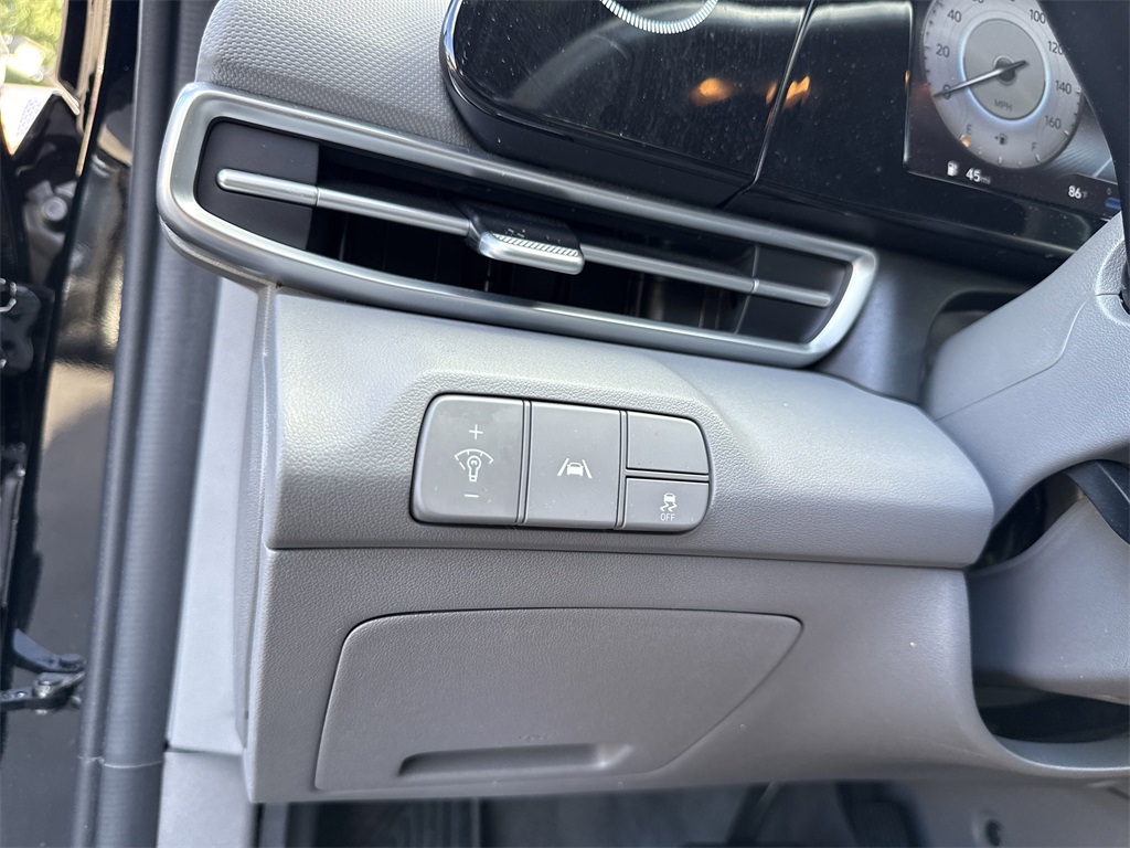 2022 Hyundai Elantra SEL Convenience photo 22