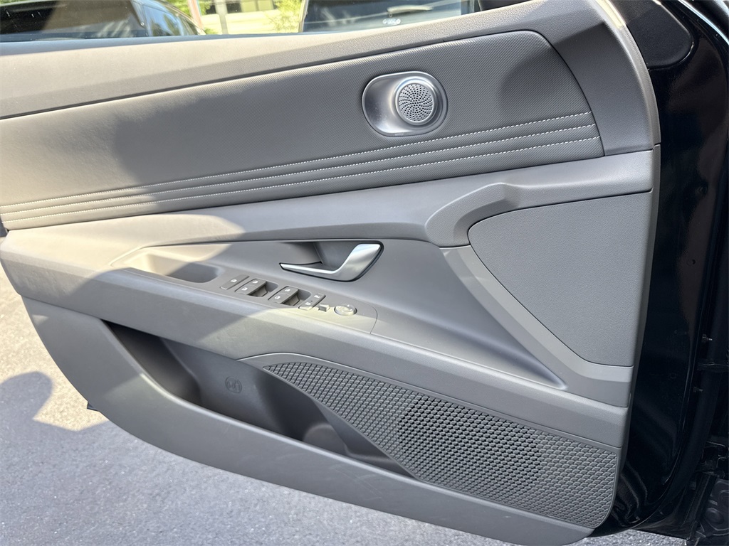 2022 Hyundai Elantra SEL Convenience photo 23