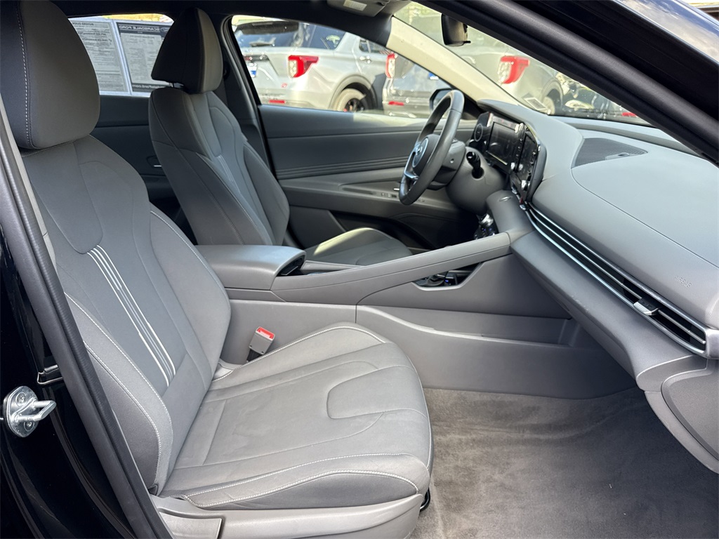 2022 Hyundai Elantra SEL Convenience photo 26