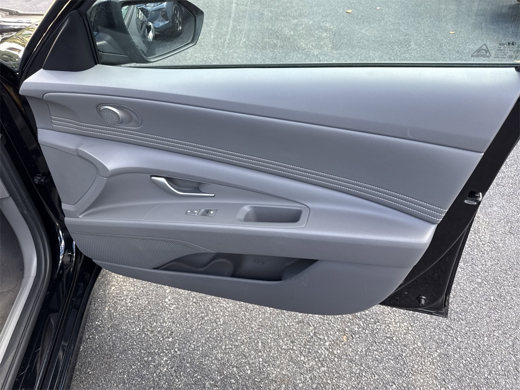 2022 Hyundai Elantra SEL Convenience photo 27