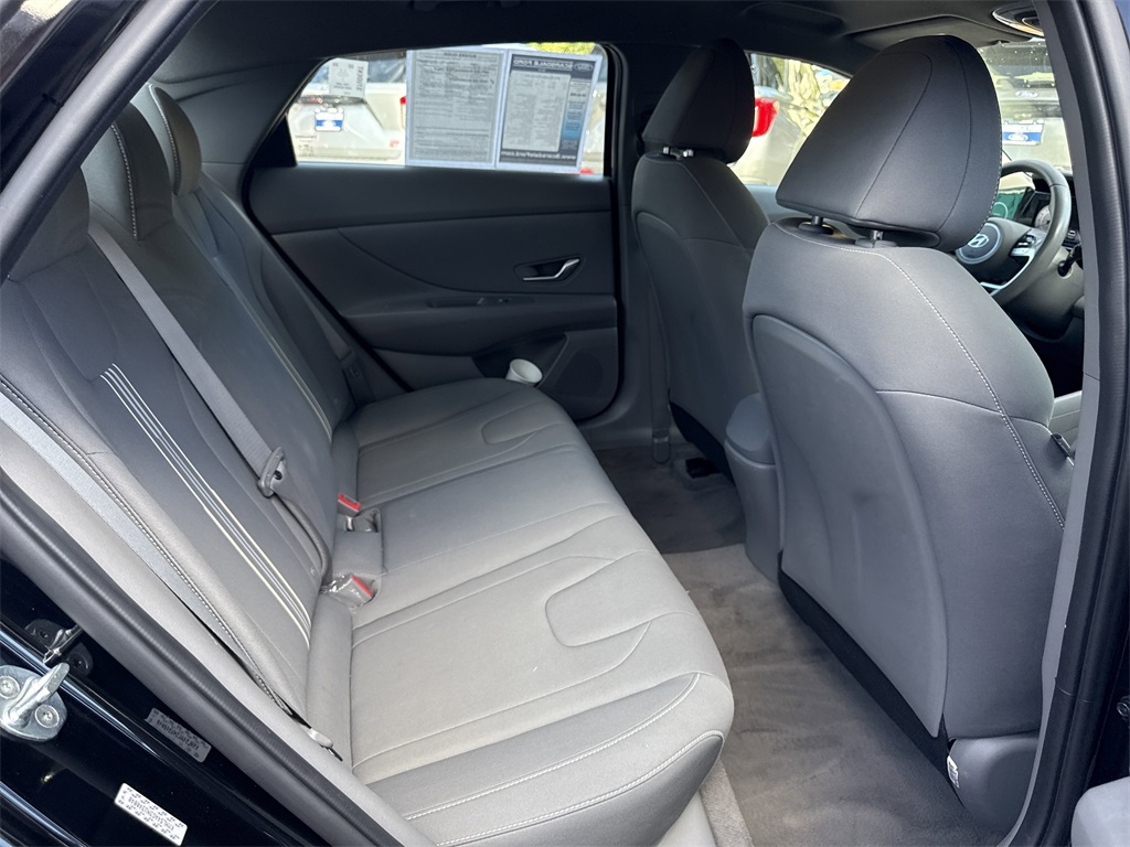 2022 Hyundai Elantra SEL Convenience photo 28