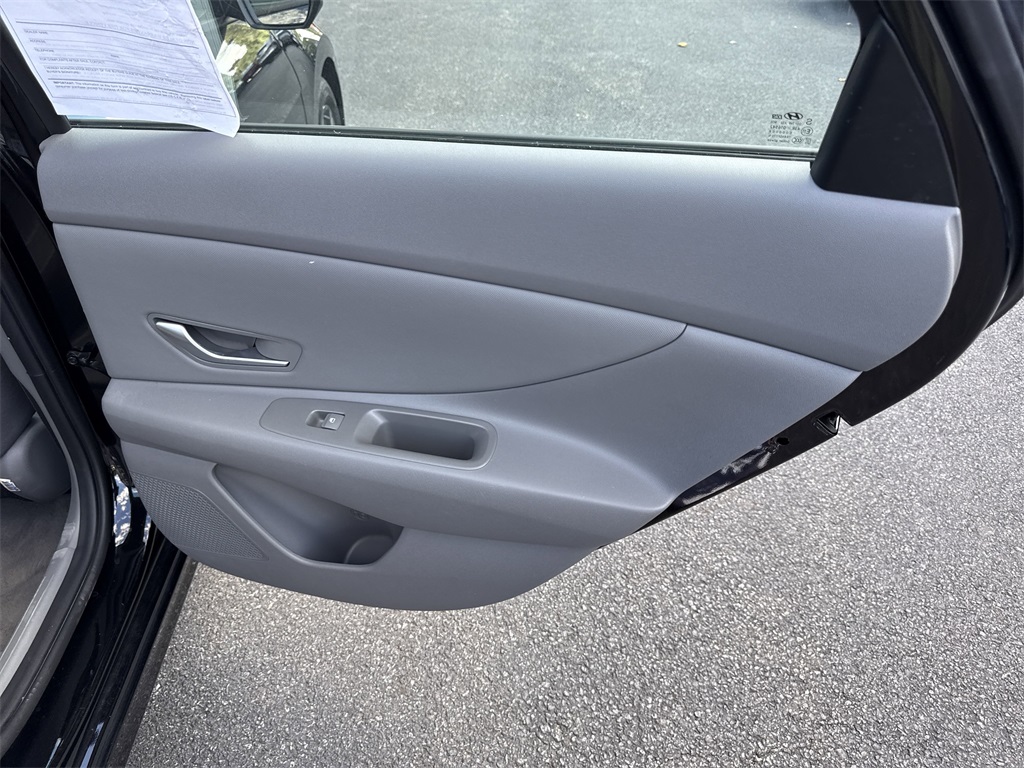 2022 Hyundai Elantra SEL Convenience photo 29