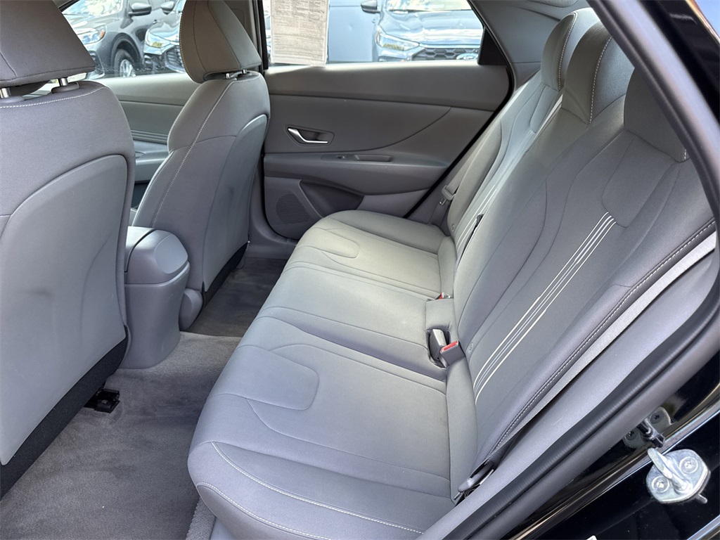 2022 Hyundai Elantra SEL Convenience photo 31