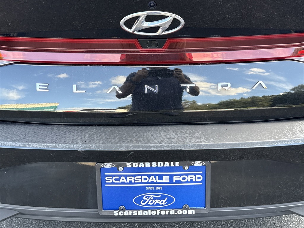 2022 Hyundai Elantra SEL Convenience photo 32