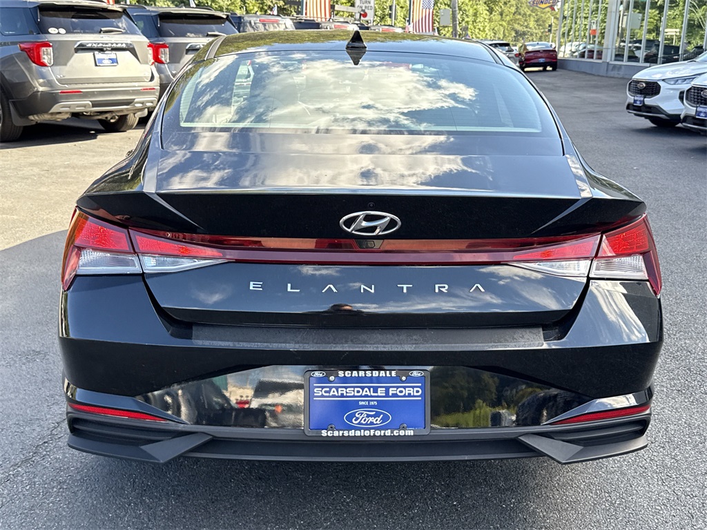 2022 Hyundai Elantra SEL Convenience photo 5