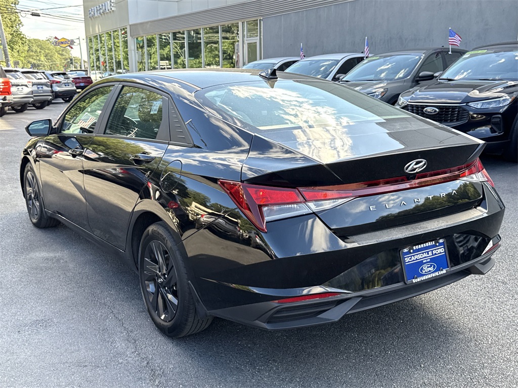 2022 Hyundai Elantra SEL Convenience photo 6