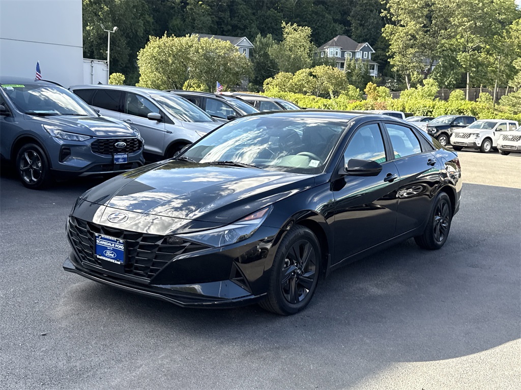 2022 Hyundai Elantra SEL Convenience photo 7