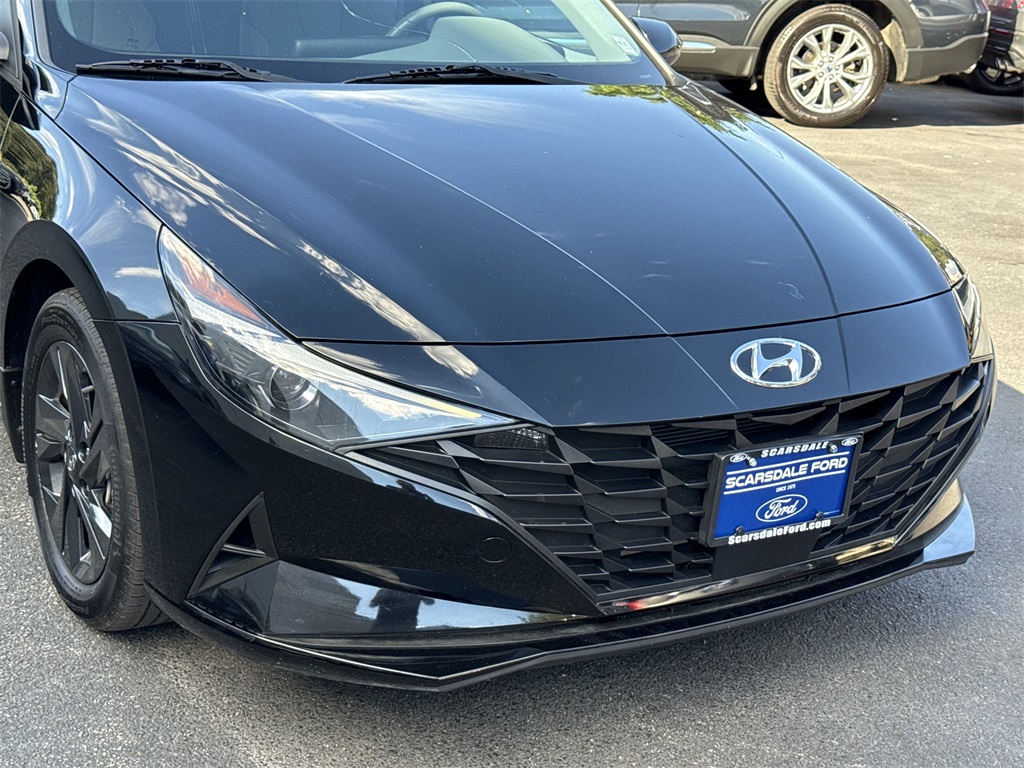 2022 Hyundai Elantra SEL Convenience photo 8