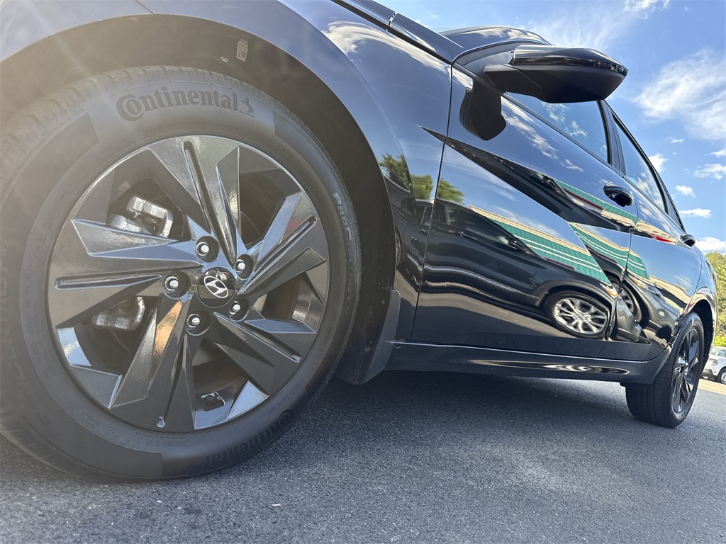 2022 Hyundai Elantra SEL Convenience photo 9