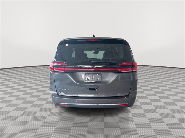 2023 Chrysler Pacifica Touring L photo