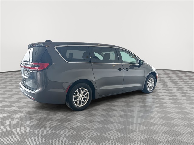 2023 Chrysler Pacifica Touring L photo
