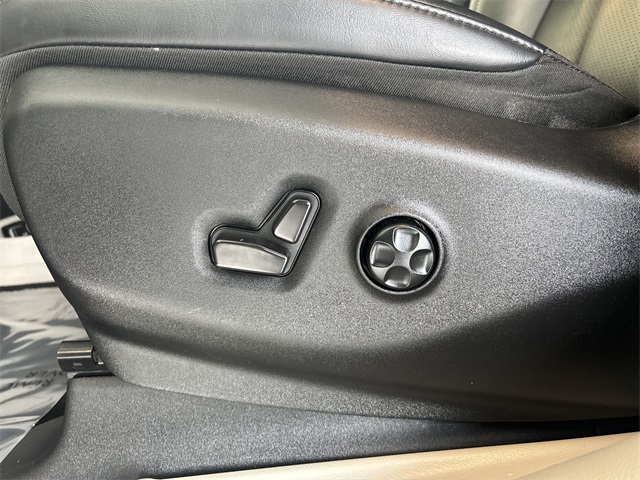 2023 Chrysler Pacifica Touring L photo