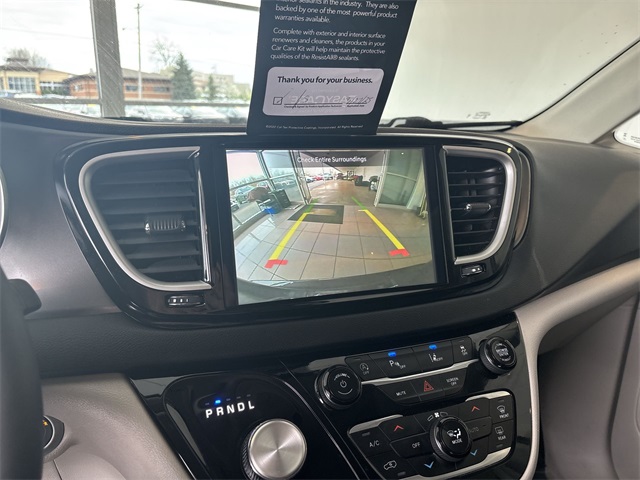 2023 Chrysler Pacifica Touring L photo