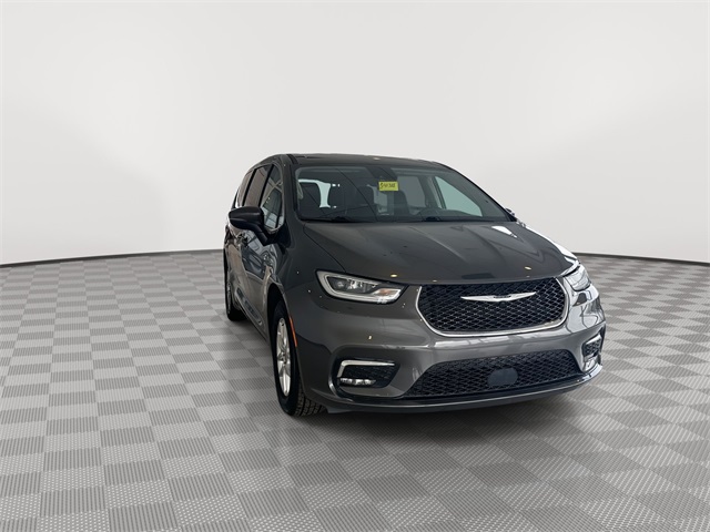 2023 Chrysler Pacifica Touring L photo