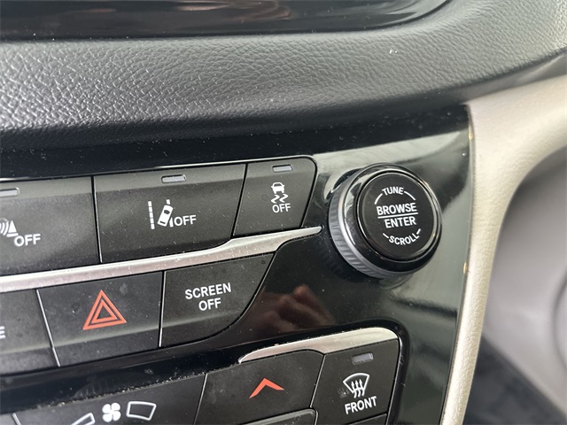 2023 Chrysler Pacifica Touring L photo