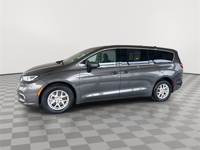 2023 Chrysler Pacifica Touring L photo