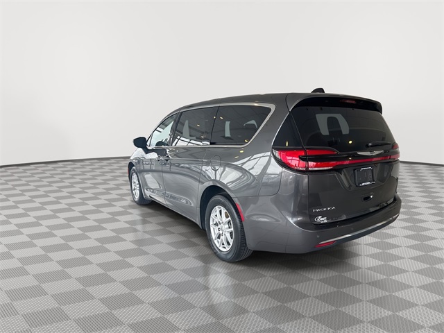 2023 Chrysler Pacifica Touring L photo