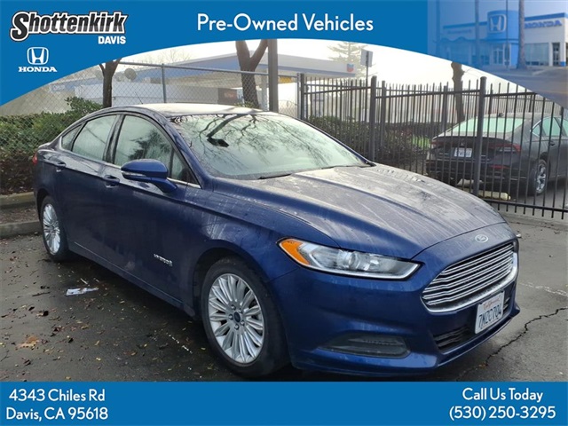2016 Ford Fusion Hybrid SE's photo