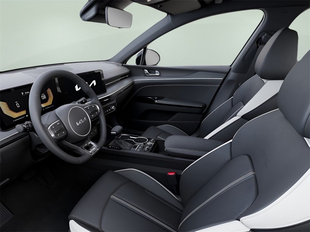 2026 Kia K5 GT-Line photo 4