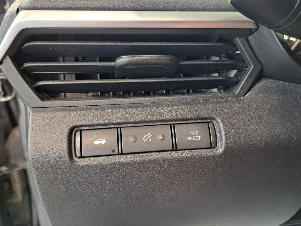 2021 Nissan Altima 2.5 SR Sedan 4 Dr. FWD 13