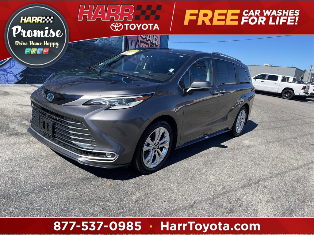 2023 Toyota Sienna Platinum's photo