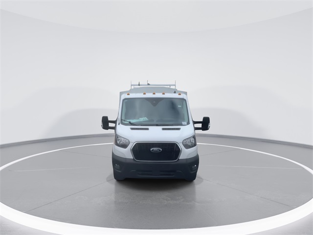 2024 Ford Transit Cutaway photo 2