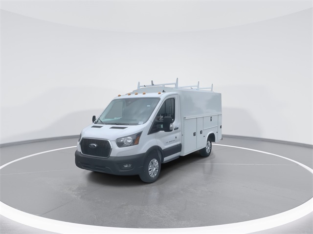 2024 Ford Transit Cutaway photo 3
