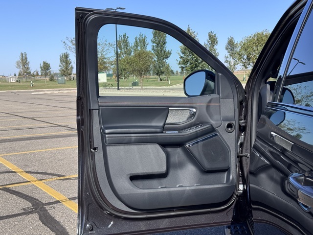 2025 Ford Expedition photo 4