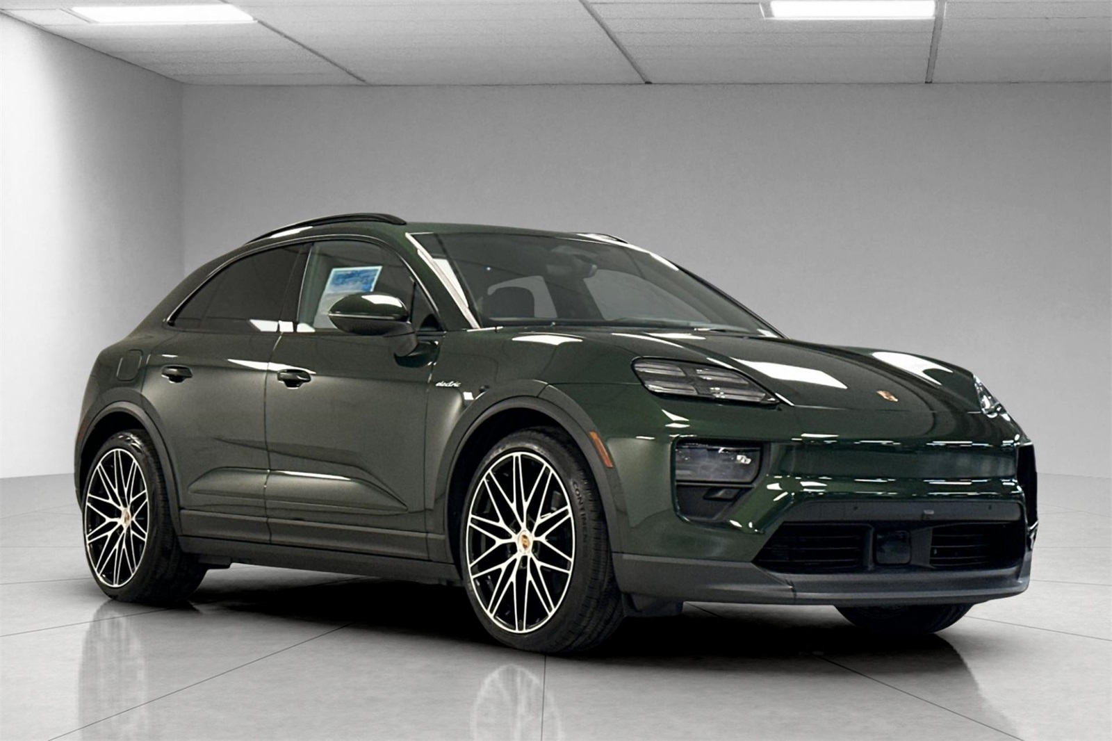 2025 Porsche Macan Electric photo 10