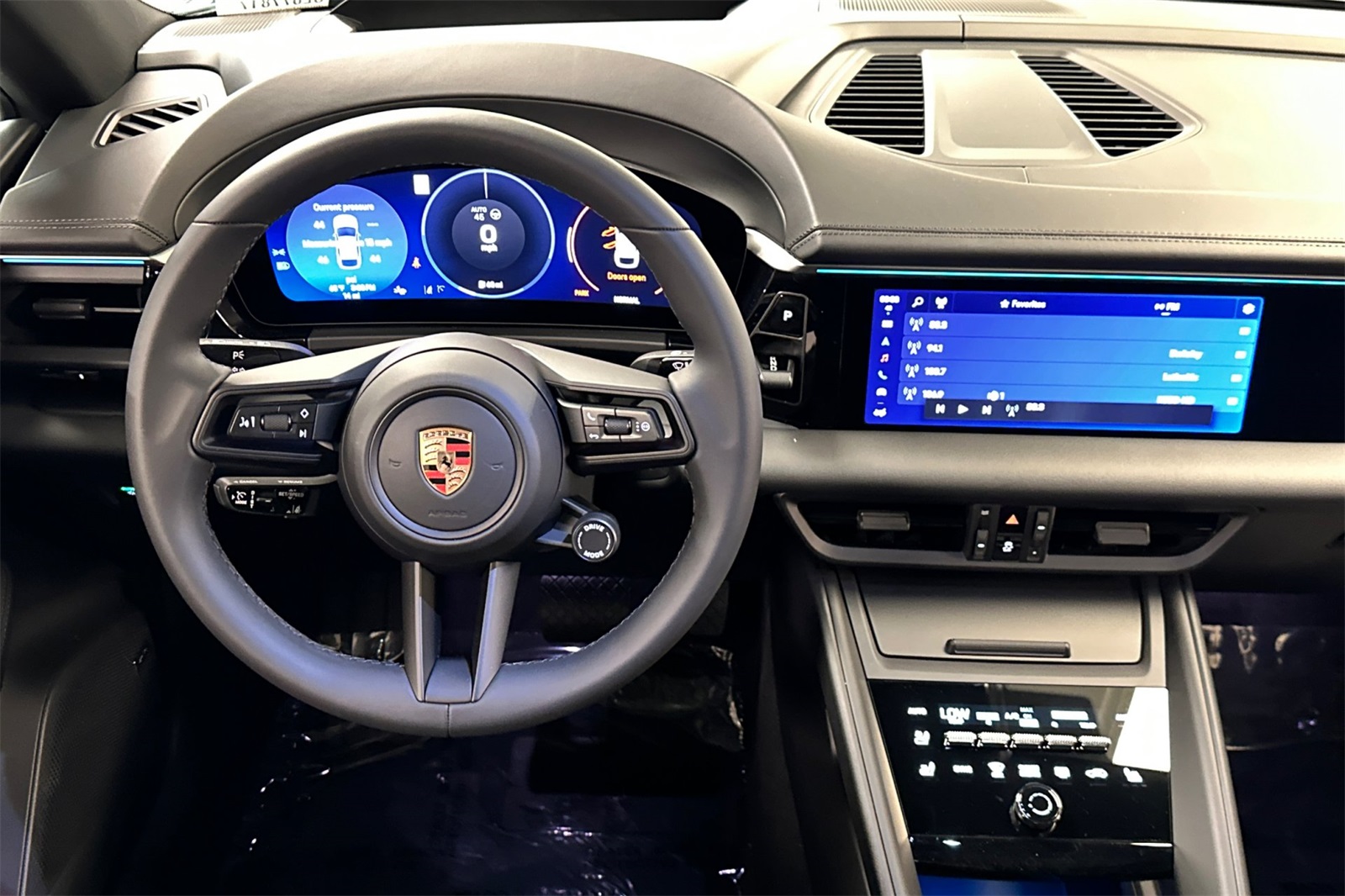 2025 Porsche Macan Electric photo 15