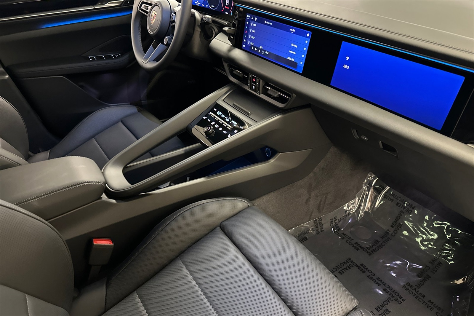 2025 Porsche Macan Electric photo 17