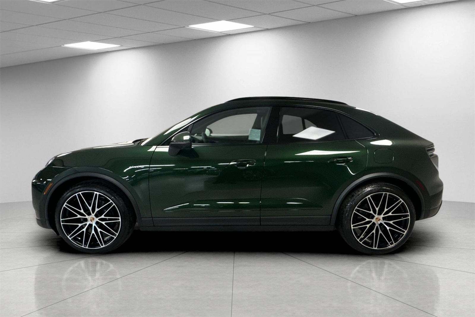 2025 Porsche Macan Electric photo 2
