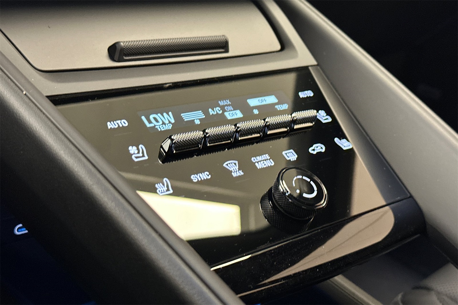 2025 Porsche Macan Electric photo 21