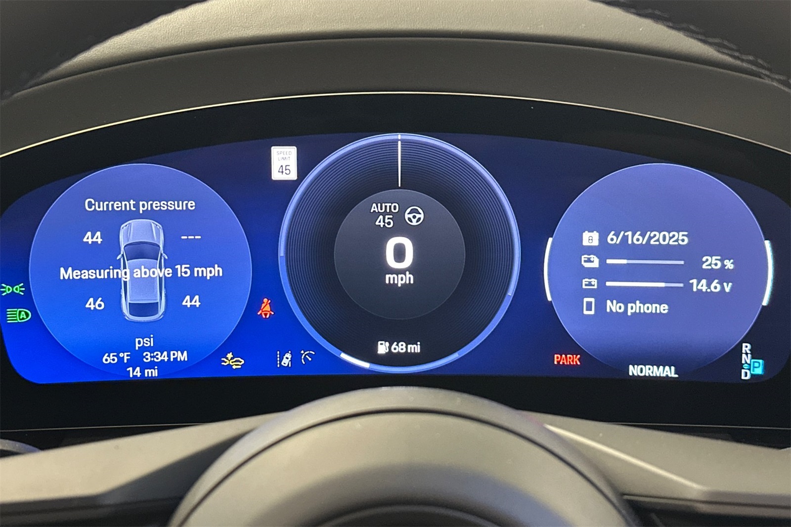 2025 Porsche Macan Electric photo 25