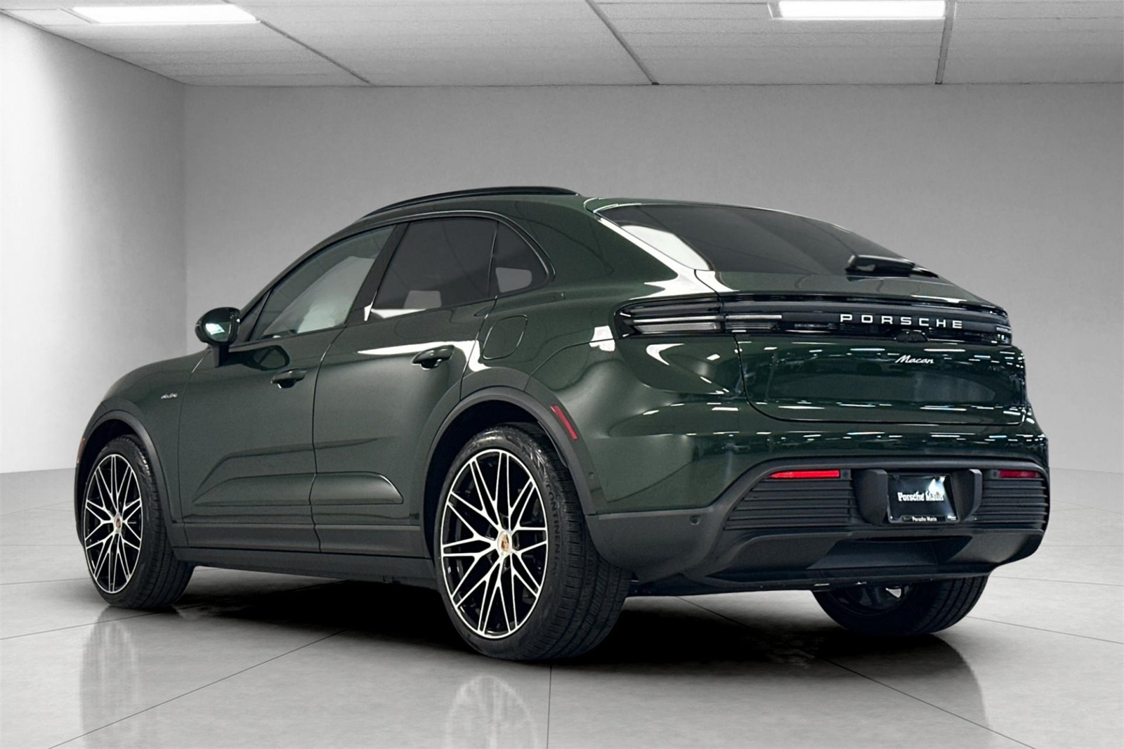 2025 Porsche Macan Electric photo 3