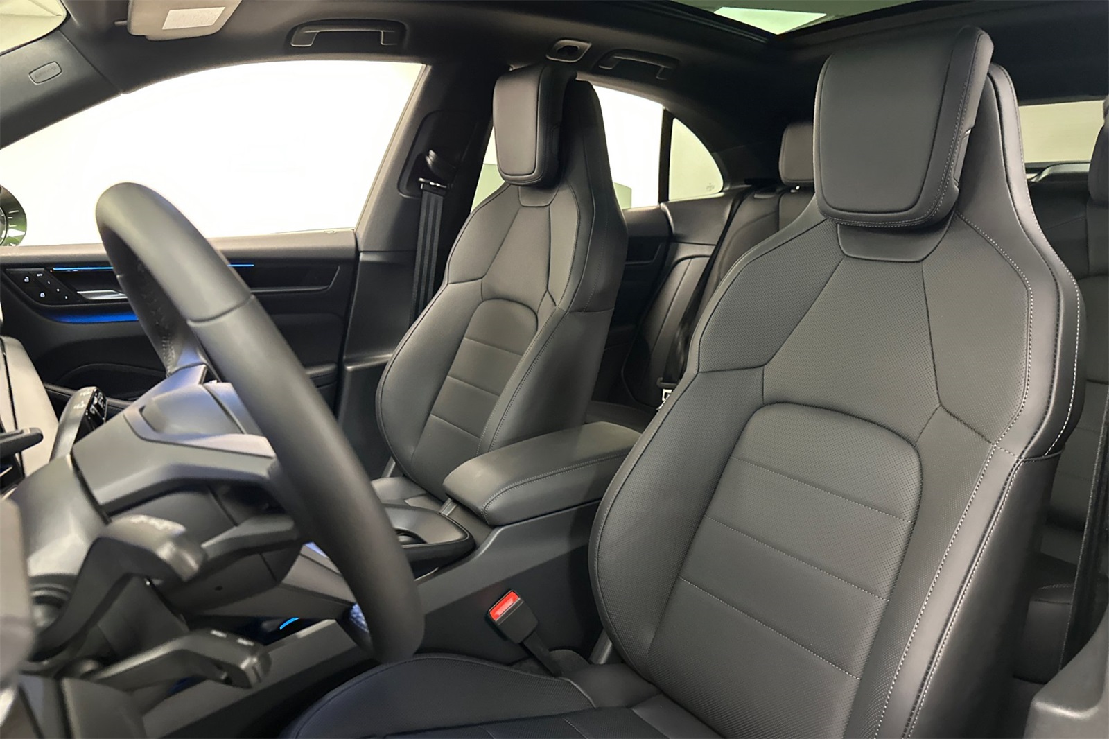 2025 Porsche Macan Electric photo 5