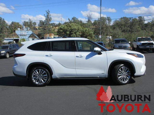 2025 Toyota Highlander Hybrid Platinum photo 2