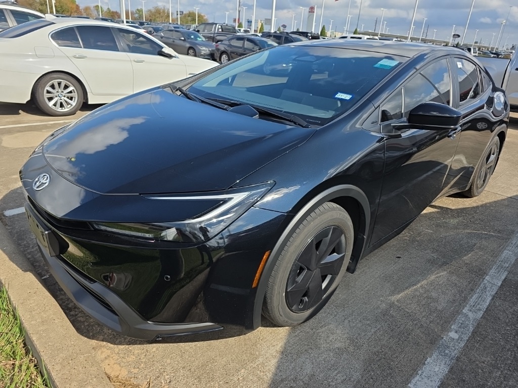 2024 Toyota Prius LE's photo