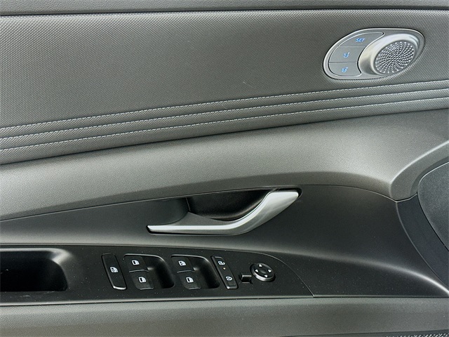 Elantra Hybrid Limited