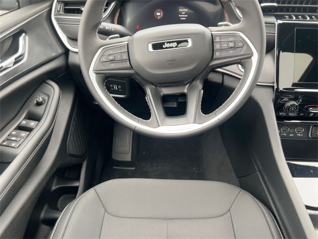 new 2025 Jeep Grand Cherokee car, priced at $39,689