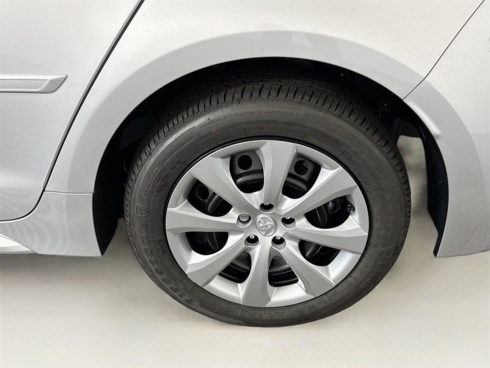 2026 Toyota Corolla LE photo 14