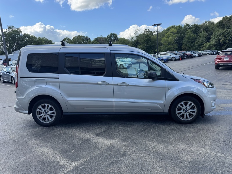 2023 Ford Transit Connect XLT Passenger Wagon photo 2