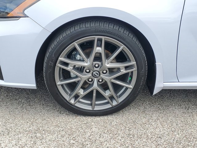 2024 Gray Sky Pearl Nissan Altima 2.0 SR FWD Sedan