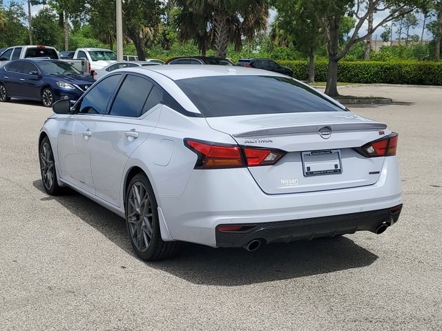 2024 Gray Sky Pearl Nissan Altima 2.0 SR FWD Sedan
