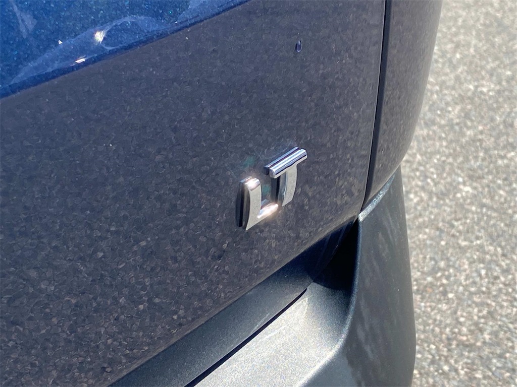 2022 Northsky Blue Metallic Chevrolet Traverse LT AWD SUV
