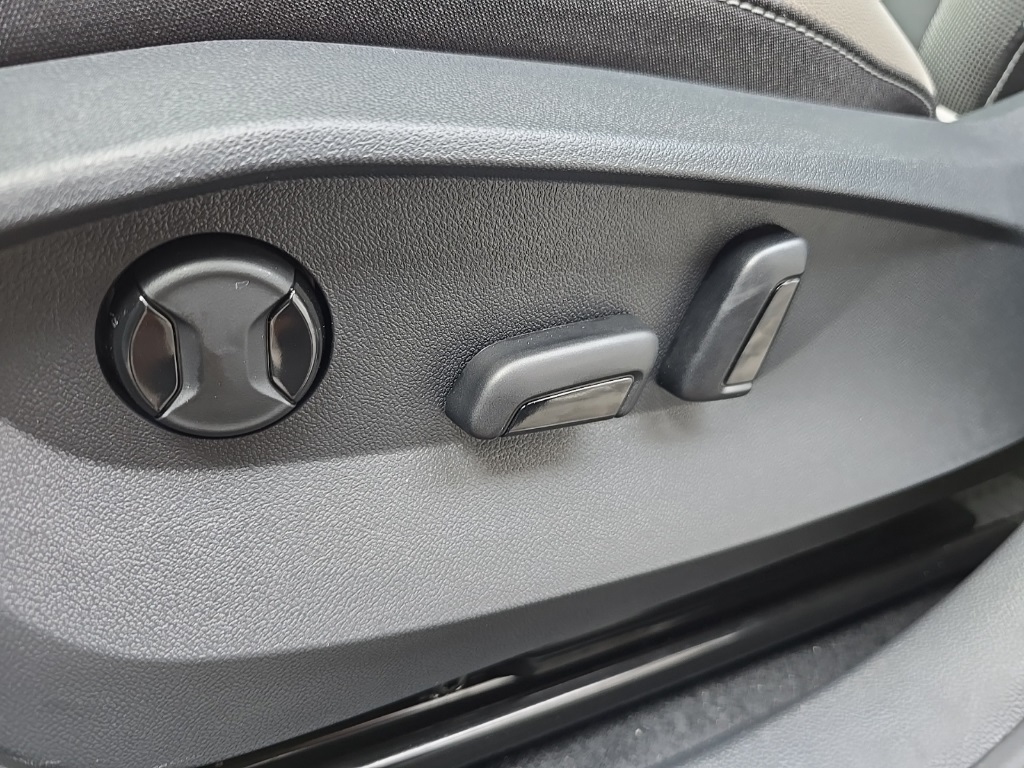 new 2025 Volkswagen Taos car, priced at $27,100