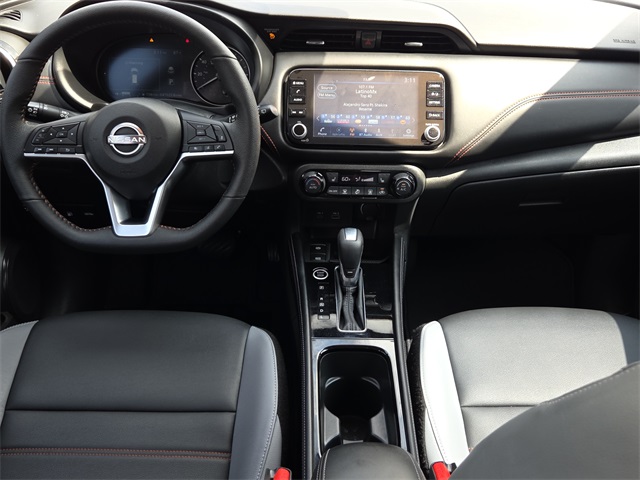 2023 Nissan Kicks SR photo 9