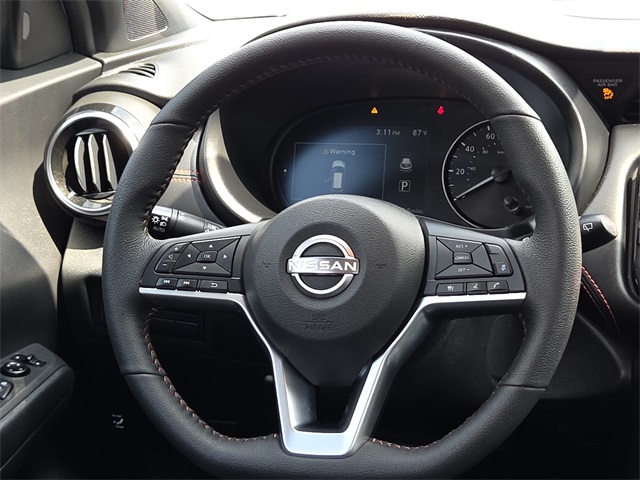 2023 Nissan Kicks SR photo 11